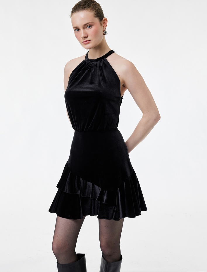  Slim Fit Kolsuz Fırfırlı Halter Yaka Kadife Mini Elbise