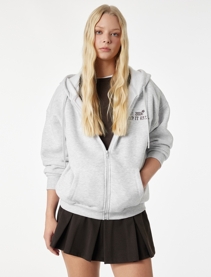  Şardonlu Rahat Kalıp Cepli Uzun Kollu Fermuarlı Arkası Baskılı Kapüşonlu Sweatshirt