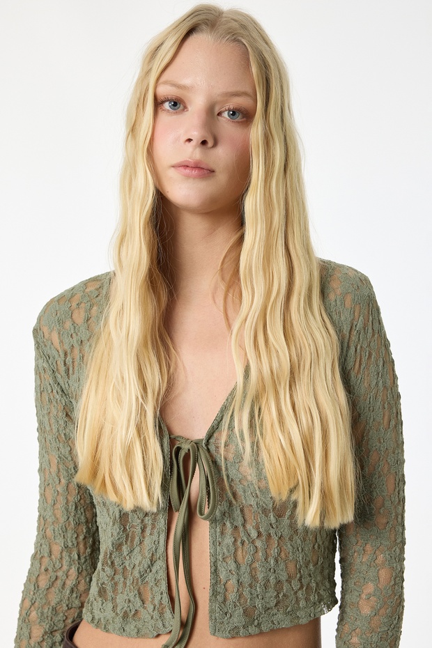  Uzun Kollu V Yaka Bağlama Detaylı Fiyonklu Dantel Hırka