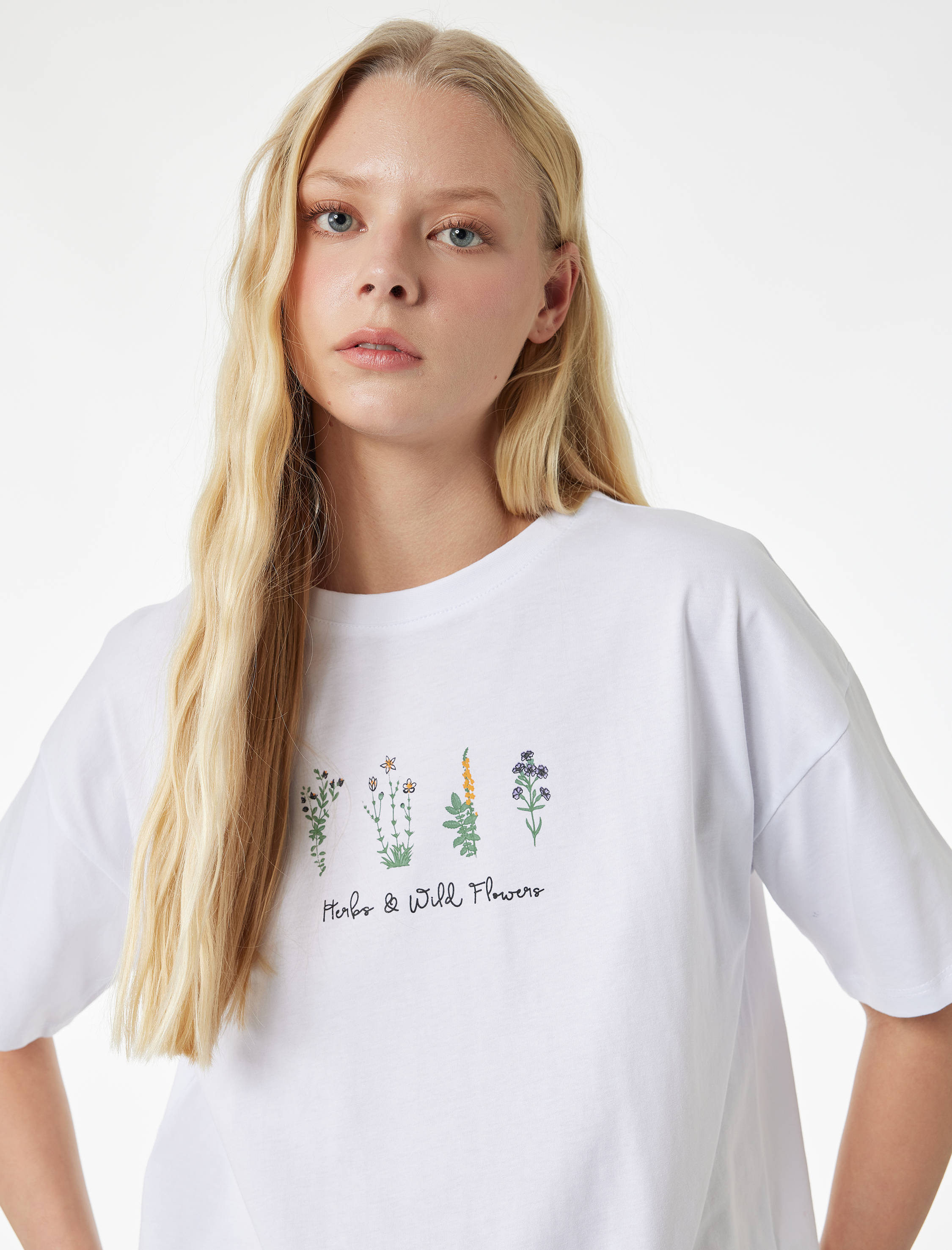   Rahat Kalıp Pamuklu Kısa Kollu Bisiklet Yaka Baskılı Tişört