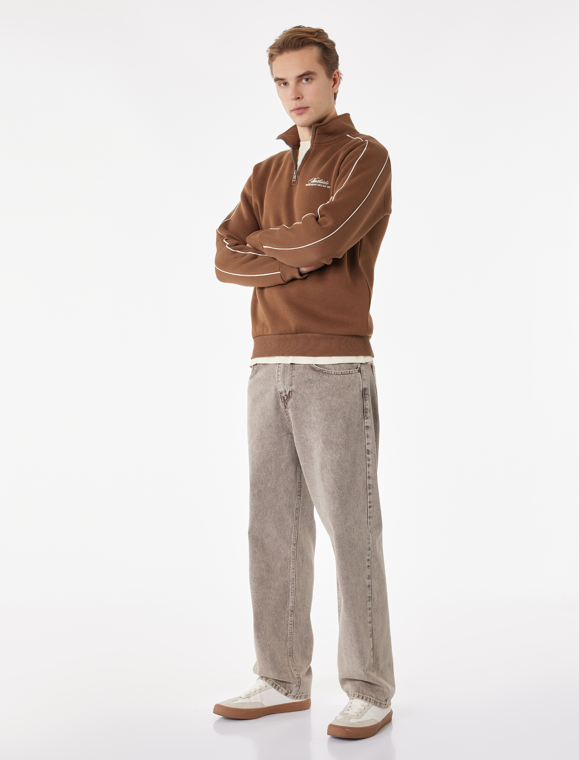   Uzun Kollu Regular Fit Şardonlu Baskılı Yarım Fermuarlı Sweatshirt