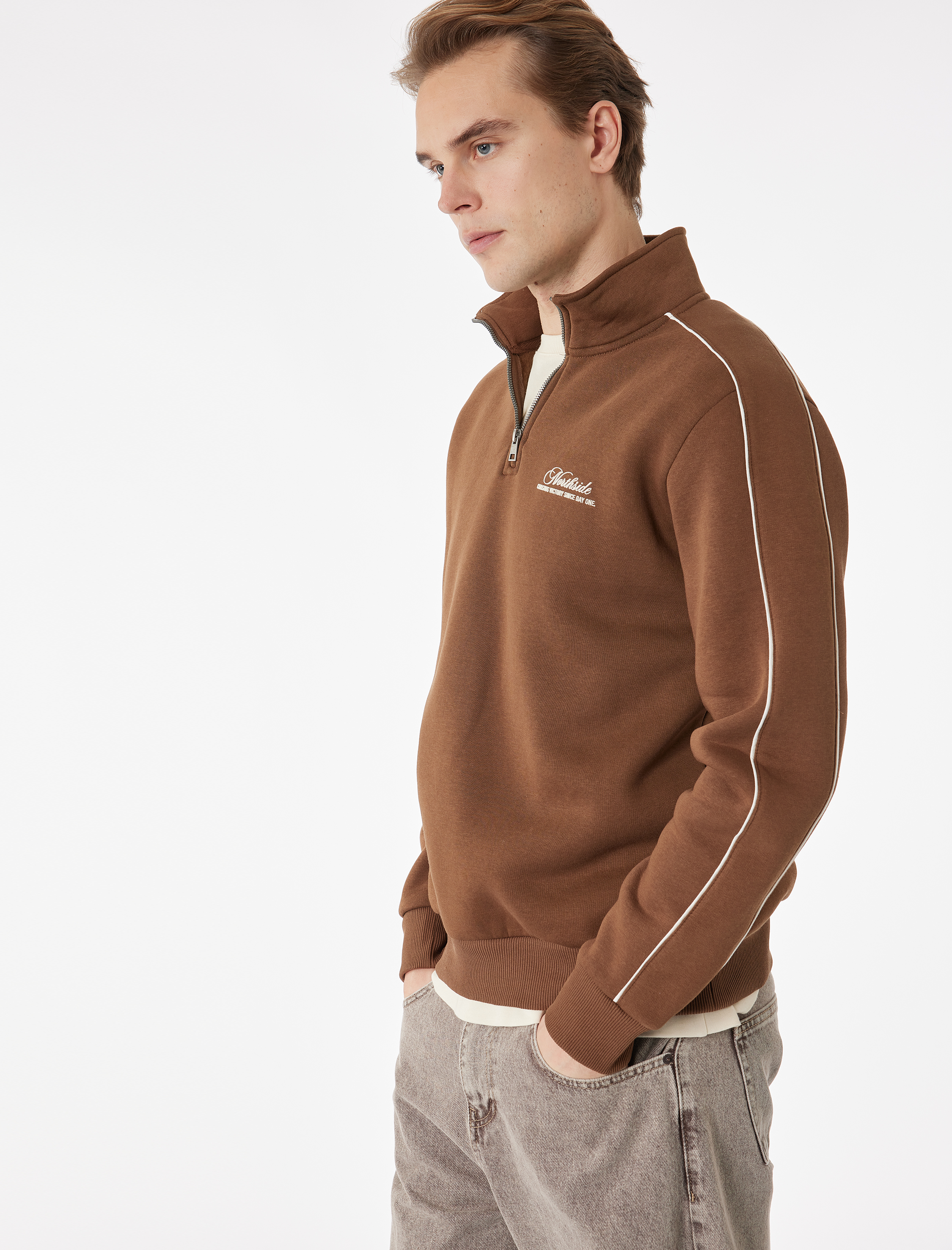   Uzun Kollu Regular Fit Şardonlu Baskılı Yarım Fermuarlı Sweatshirt