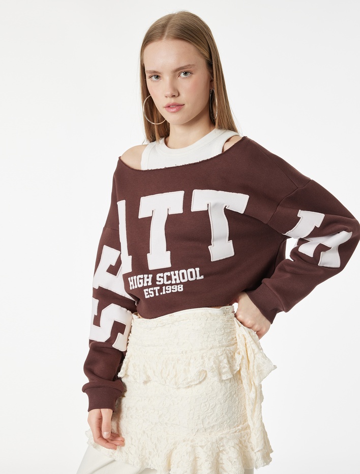  Uzun Kollu Kayık Yaka Baskılı Oversize Crop Sweatshirt