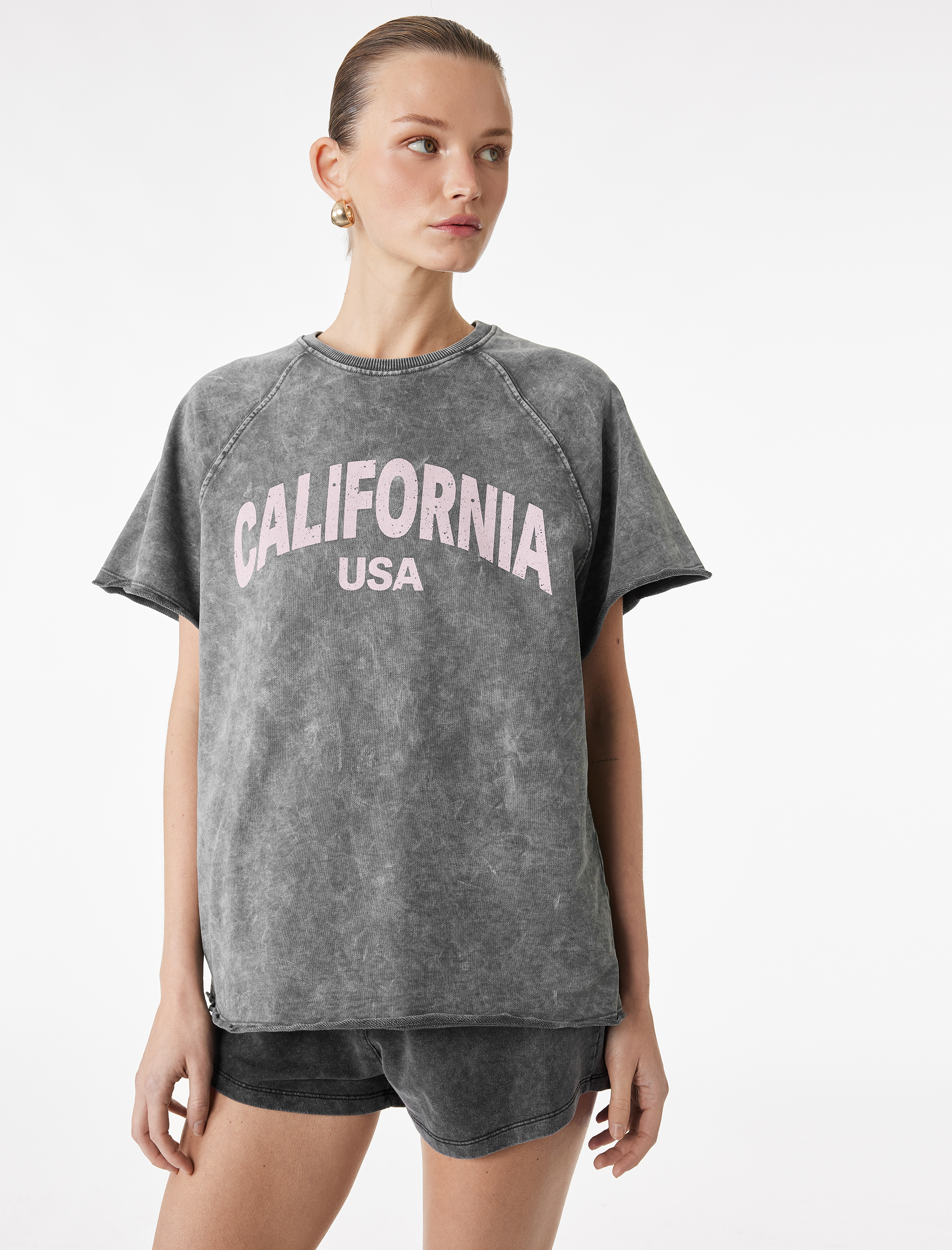   Kısa Kollu Bisiklet Yaka Pamuklu Oversize Baskılı Tişört