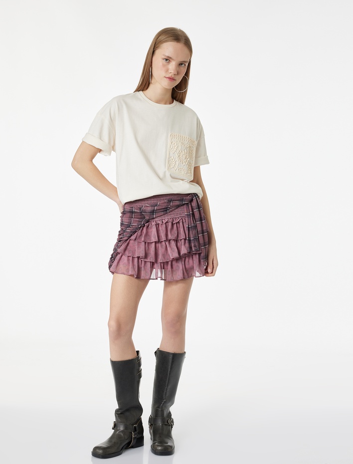  Nakış Detaylı Kısa Kollu Cepli Bisiklet Yaka Pamuklu Tişört