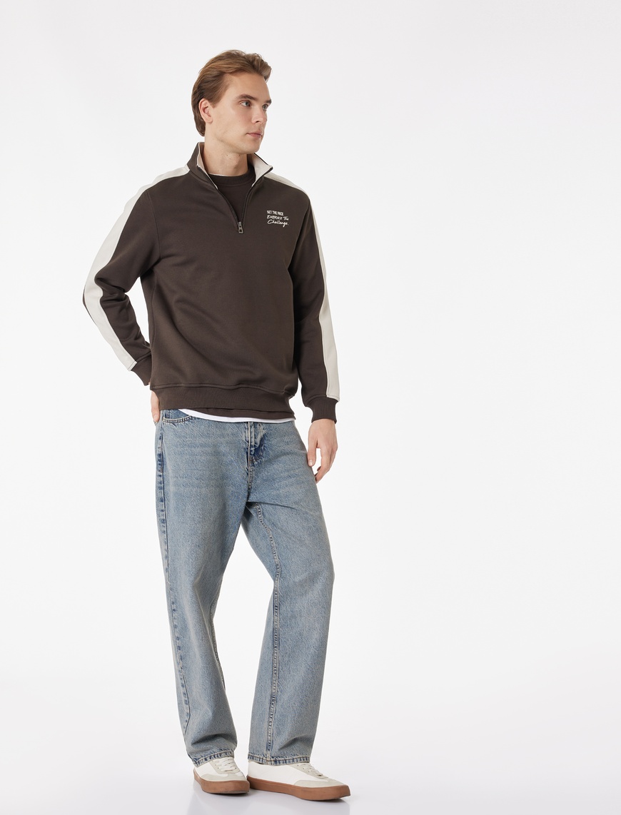 Koton Erkek Regular Fit Uzun Kollu Şardonlu Renk Kontrastlı Baskılı Yarım Fermuarlı Sweatshirt