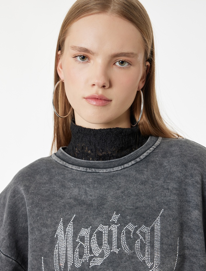  Yıkamalı Bisiklet Yaka Oversize Taşlı Sweatshirt