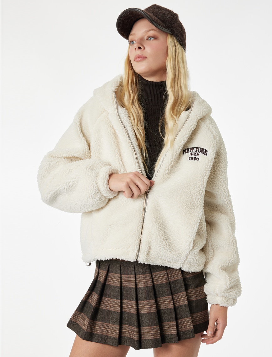 Koton Kadın Uzun Kollu Kapüşonlu Fermuarlı Baskılı Oversize Peluş Ceket