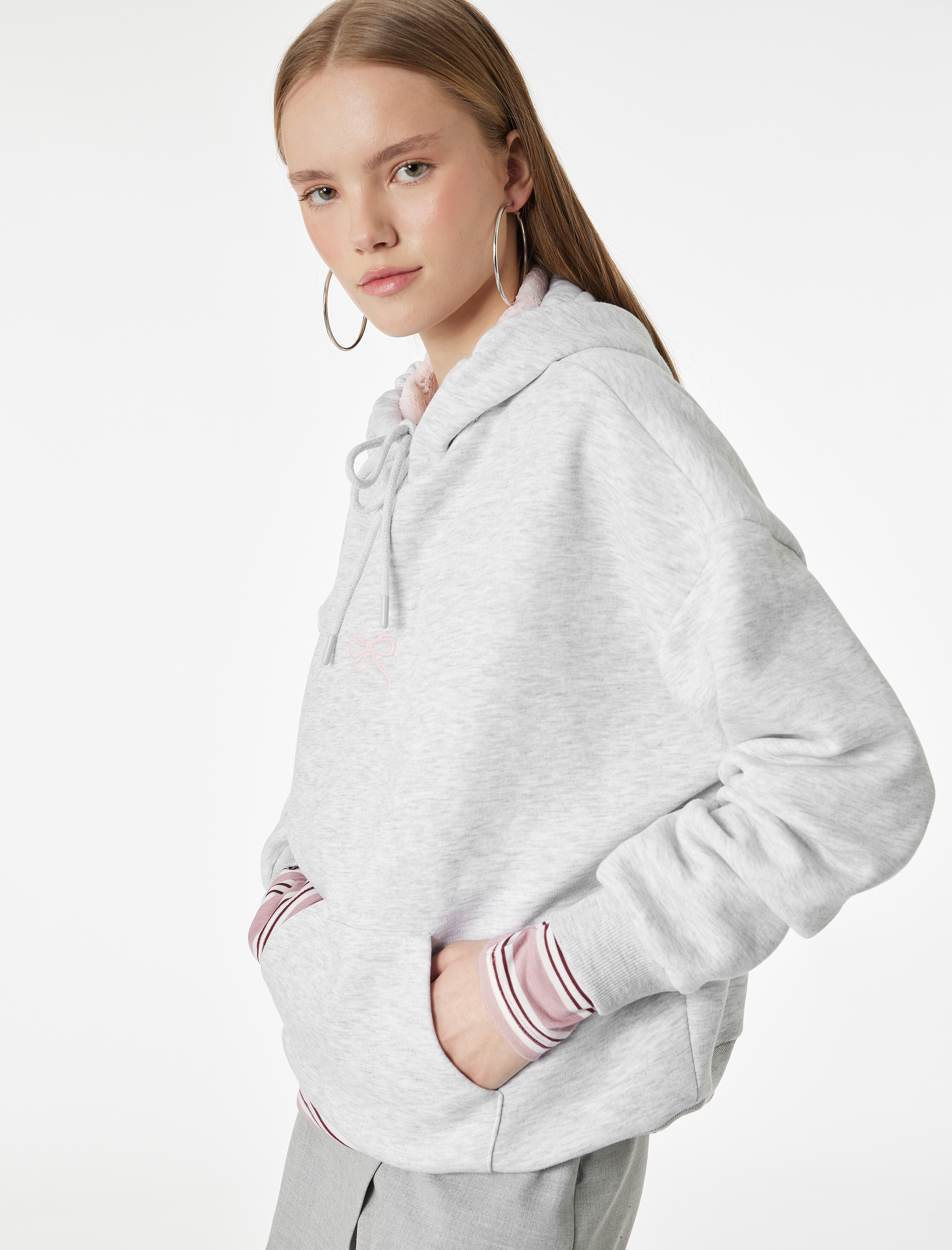   Viskon Karışımlı Kanguru Cepli Dantel Detaylı Kapüşonlu Sweatshirt