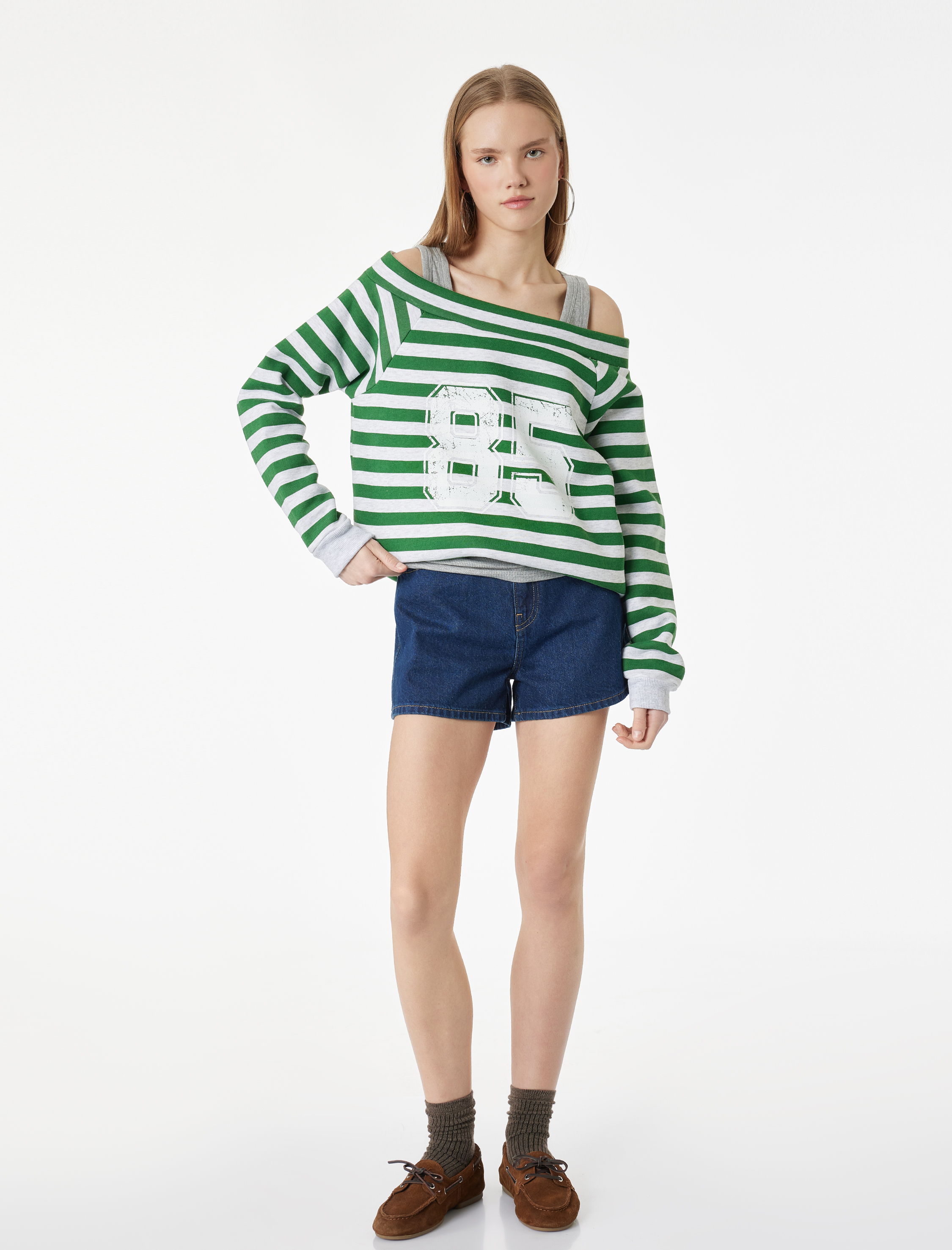   Rahat Kalıp Uzun Kollu Çizgili Kayık Yaka Baskılı Sweatshirt