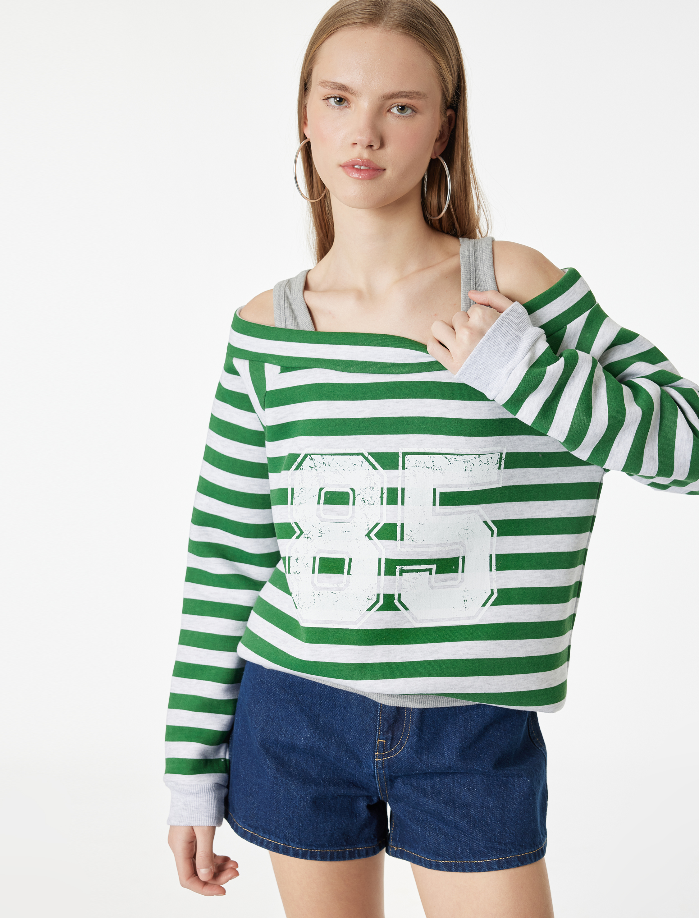   Rahat Kalıp Uzun Kollu Çizgili Kayık Yaka Baskılı Sweatshirt