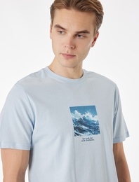 Regular Fit Dikiş Detaylı Kısa Kollu Pamuklu Bisiklet Yaka Baskılı Tişört