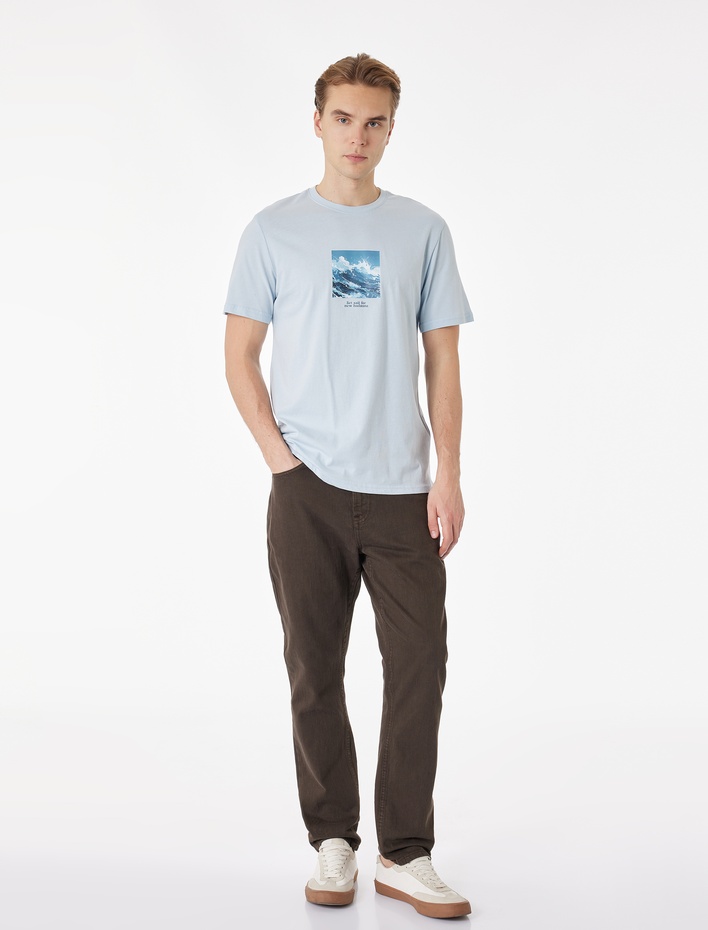  Regular Fit Dikiş Detaylı Kısa Kollu Pamuklu Bisiklet Yaka Baskılı Tişört