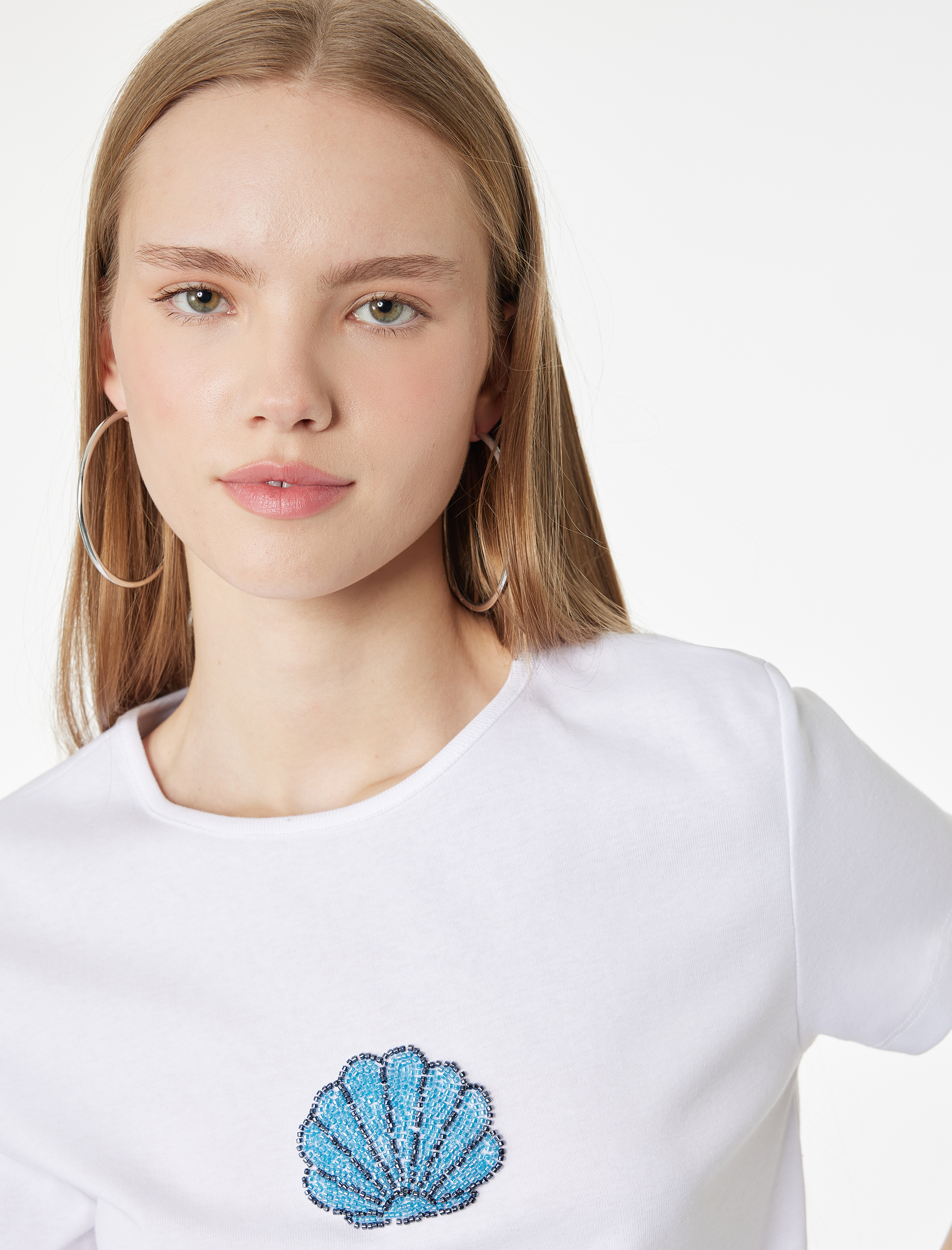   Slim Fit Bisiklet Yaka Kısa Kollu Deniz Kabuğu Baskılı Taşlı Tişört