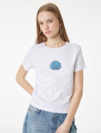 Slim Fit Bisiklet Yaka Kısa Kollu Deniz Kabuğu Baskılı Taşlı Tişört