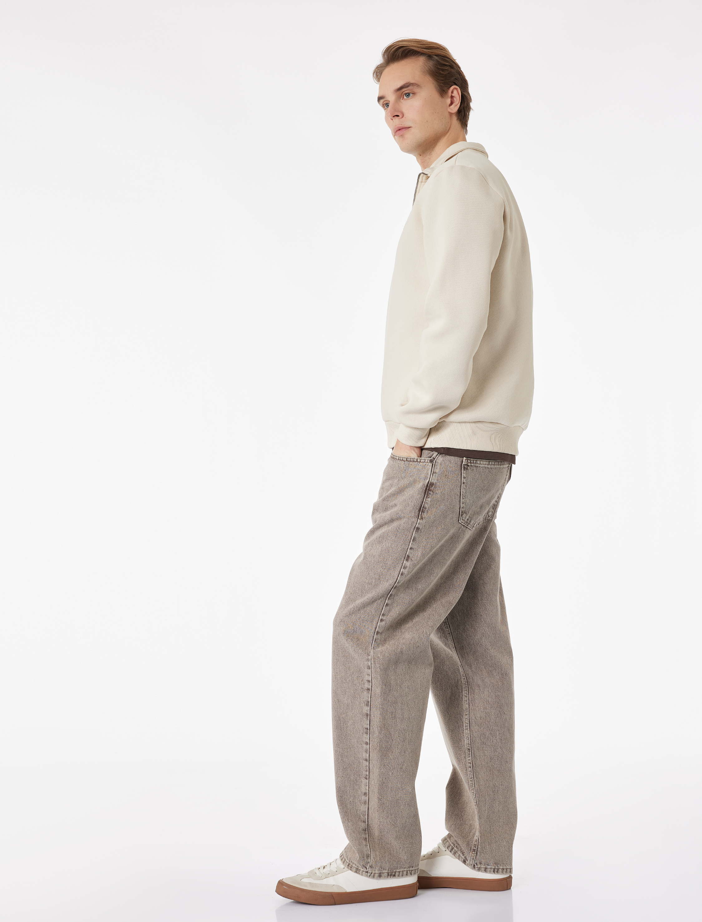   Regular Fit Uzun Kollu Şardonlu Dik Yaka Basic Yarım Fermuarlı Sweatshirt