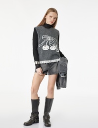 Kolsuz Bisiklet Yaka Koyun Yünü Karışımlı Kiraz Desenli Triko Süveter