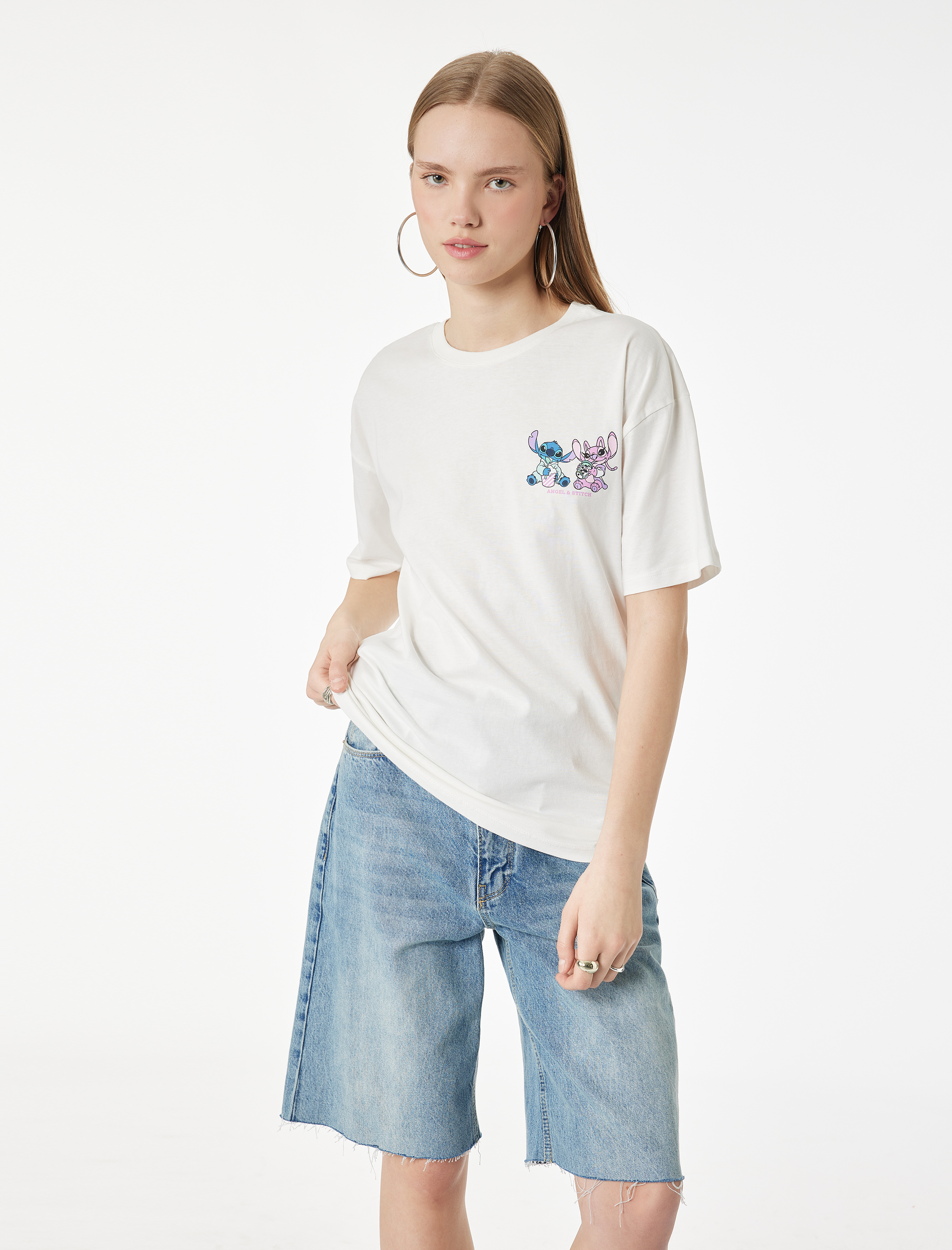   Stitch Lisanslı Kısa Kollu Bisiklet Yaka Arkası Baskılı Oversize Tişört