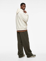 Uzun Kollu Kanguru Cepli Şardonlu Yılbaşı Temalı Nakışlı Kapşonlu Sweatshirt