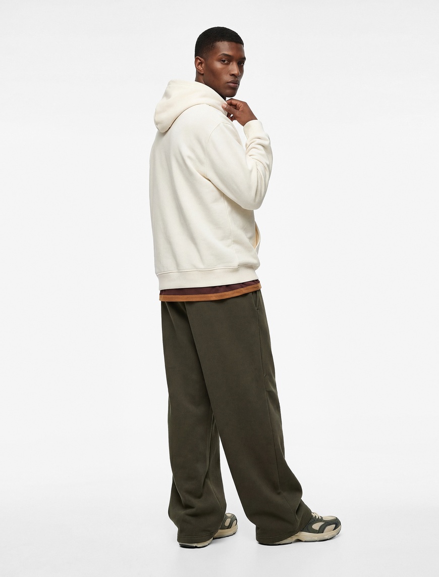 Koton Erkek Uzun Kollu Kanguru Cepli Şardonlu Yılbaşı Temalı Nakışlı Kapşonlu Sweatshirt