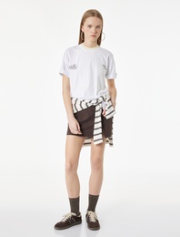 Çiçek Nakışlı Kısa Kollu Bisiklet Yaka Pamuklu Oversize Tişört