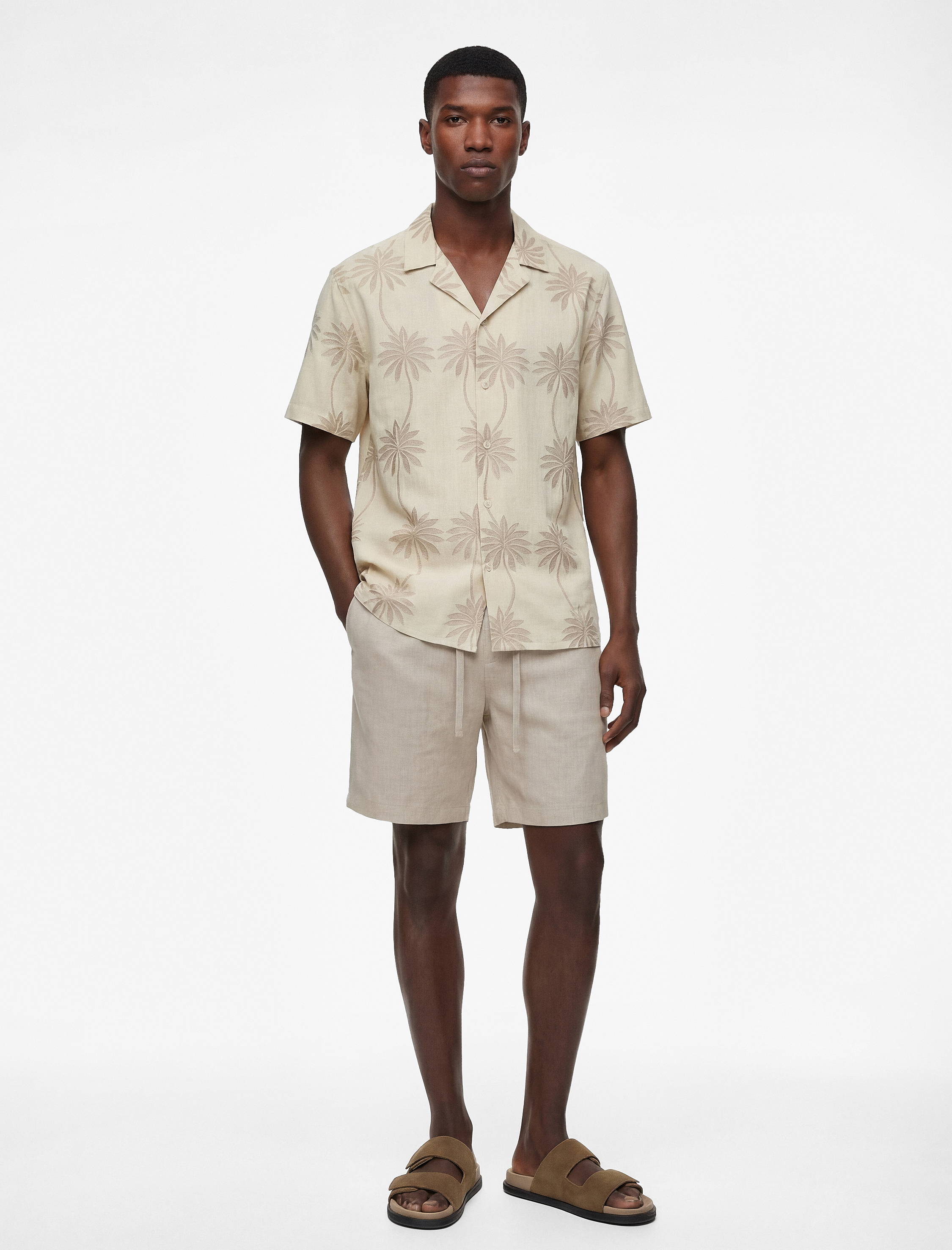   Regular Fit Kısa Kollu Pamuklu Palmiye Desenli Apaş Yaka Gömlek