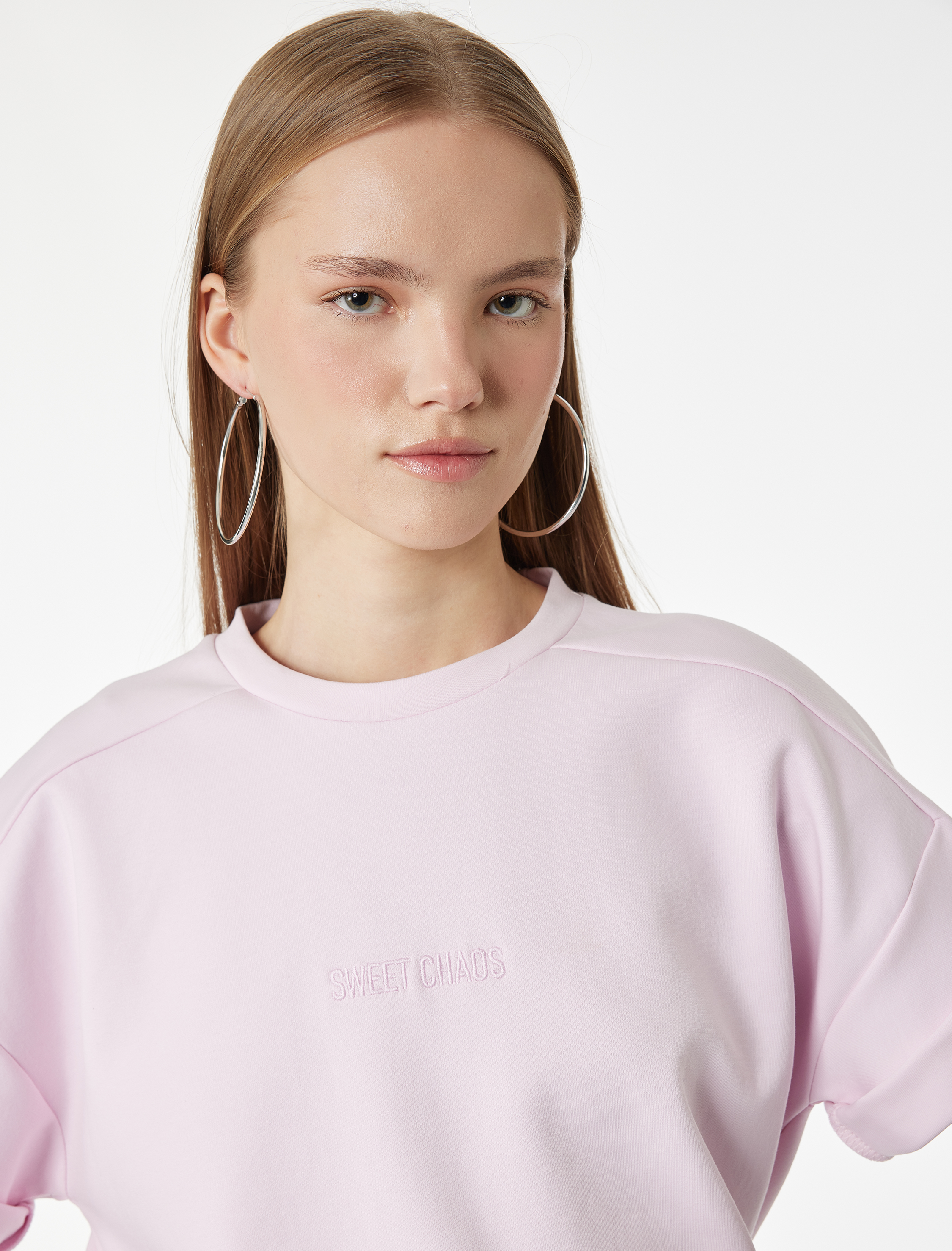   Kısa Kollu Bisiklet Yaka Nakışlı Oversize Tişört