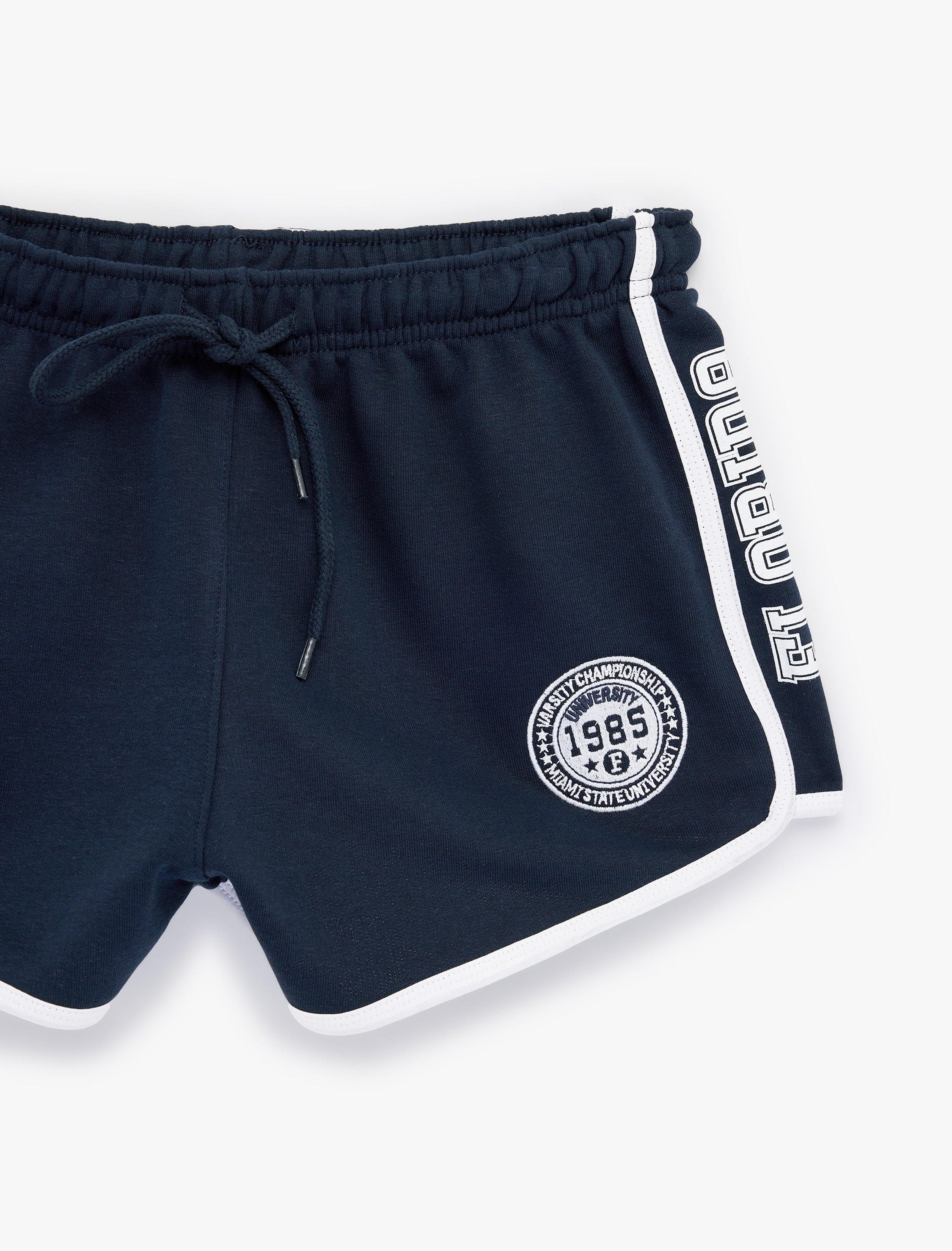   Nakış Detaylı Beli Lastikli Biyeli Mini Şort