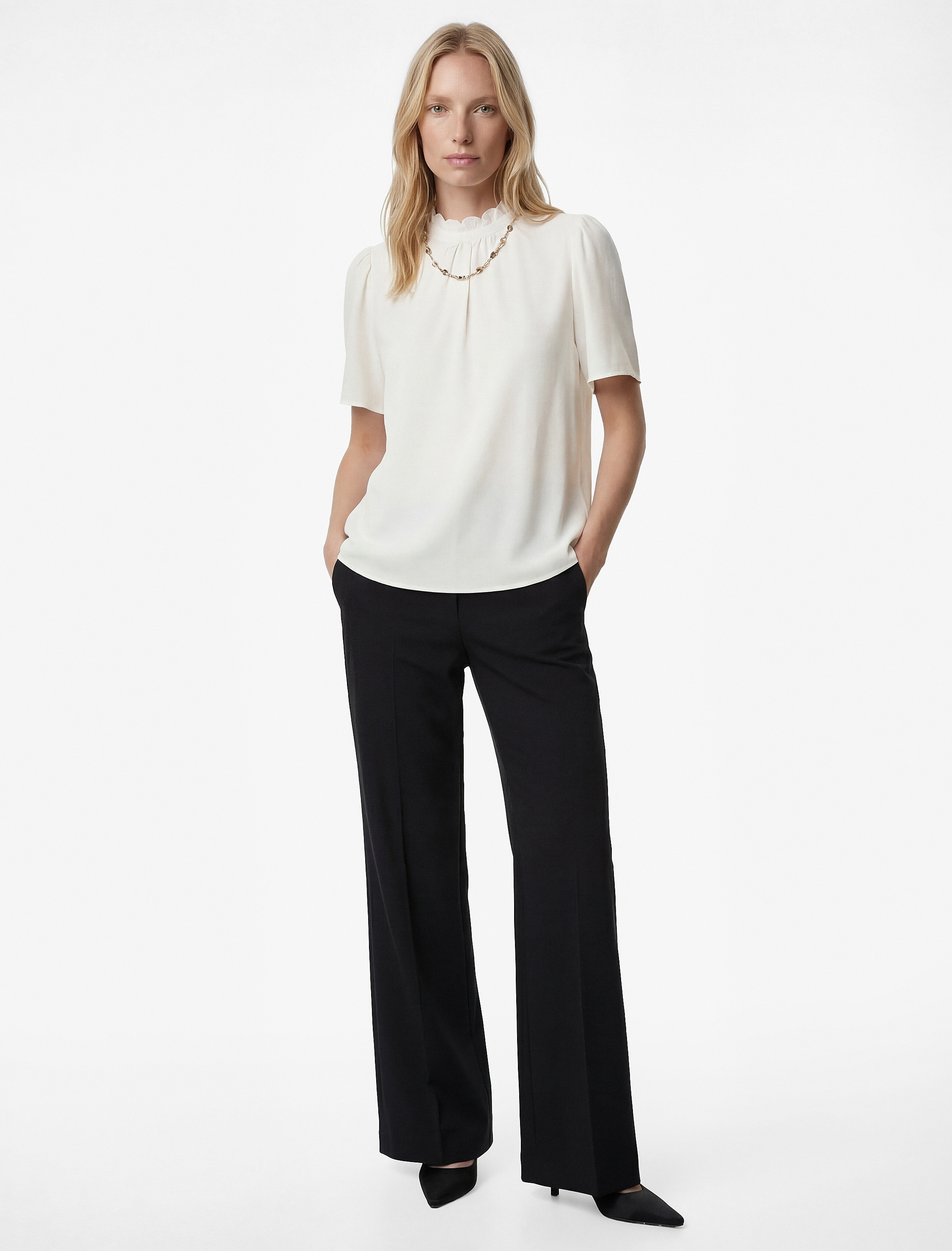   Dantel Detaylı Kısa Kollu Bisiklet Yaka Bluz