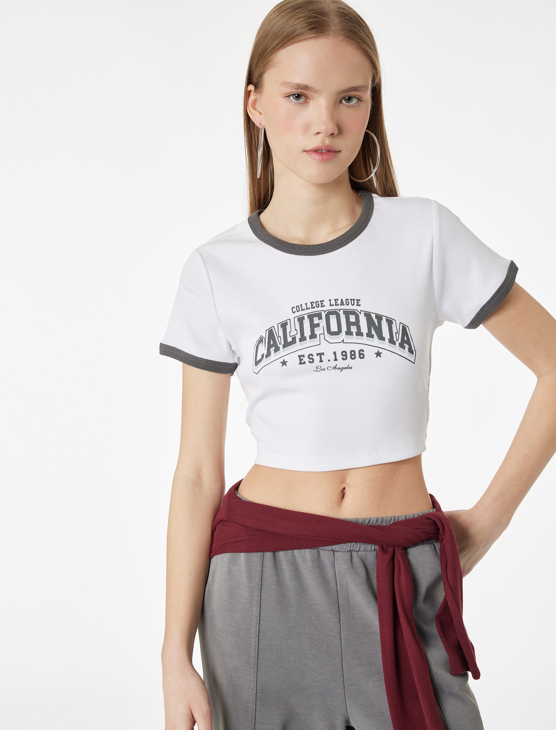   Slim Fit Biyeli Kısa Kollu Bisiklet Yaka Pamuklu Baskılı Tişört