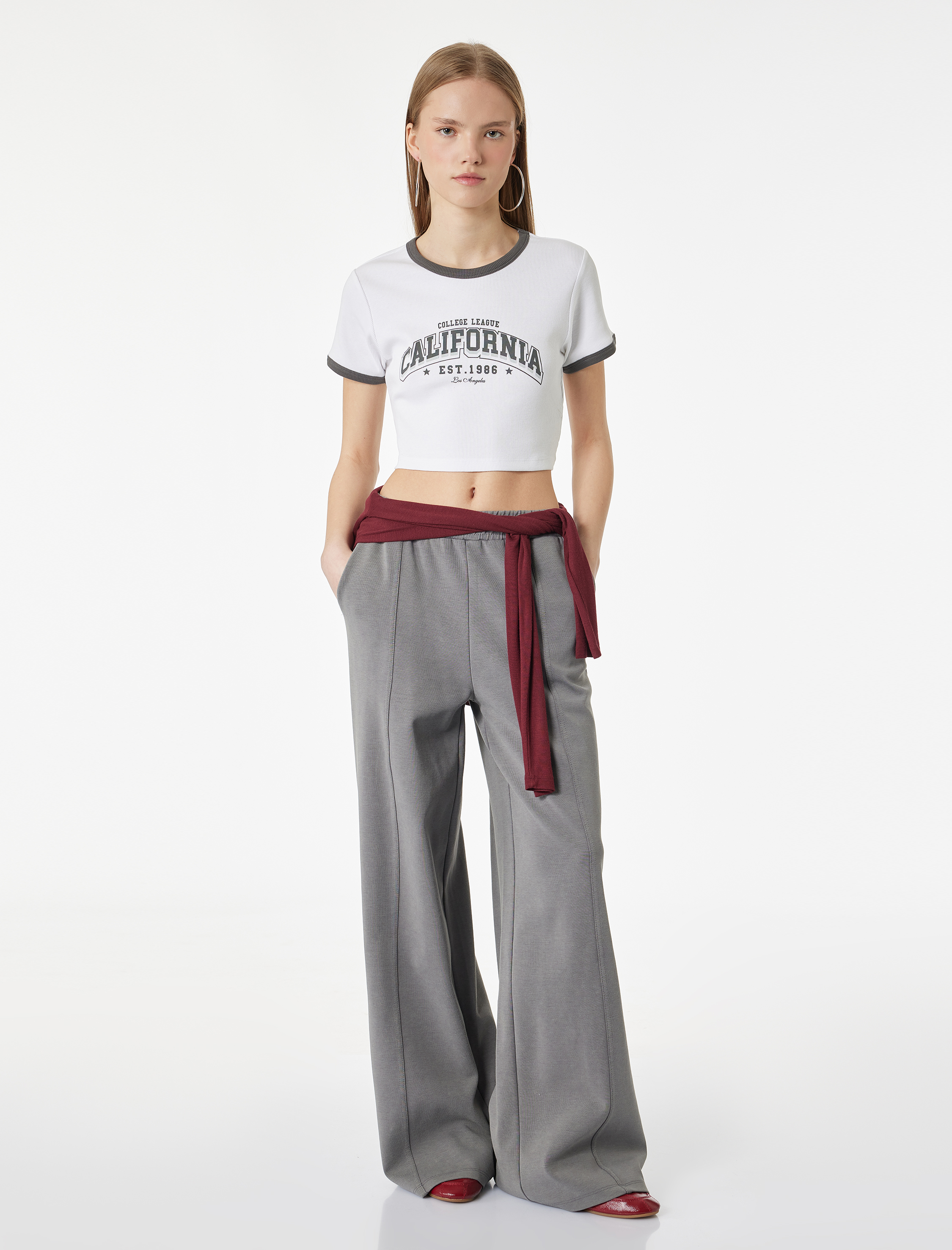   Slim Fit Biyeli Kısa Kollu Bisiklet Yaka Pamuklu Baskılı Tişört