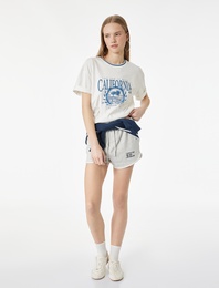 Pamuklu Bisiklet Yaka Biyeli Kısa Kollu Baskılı Tişört