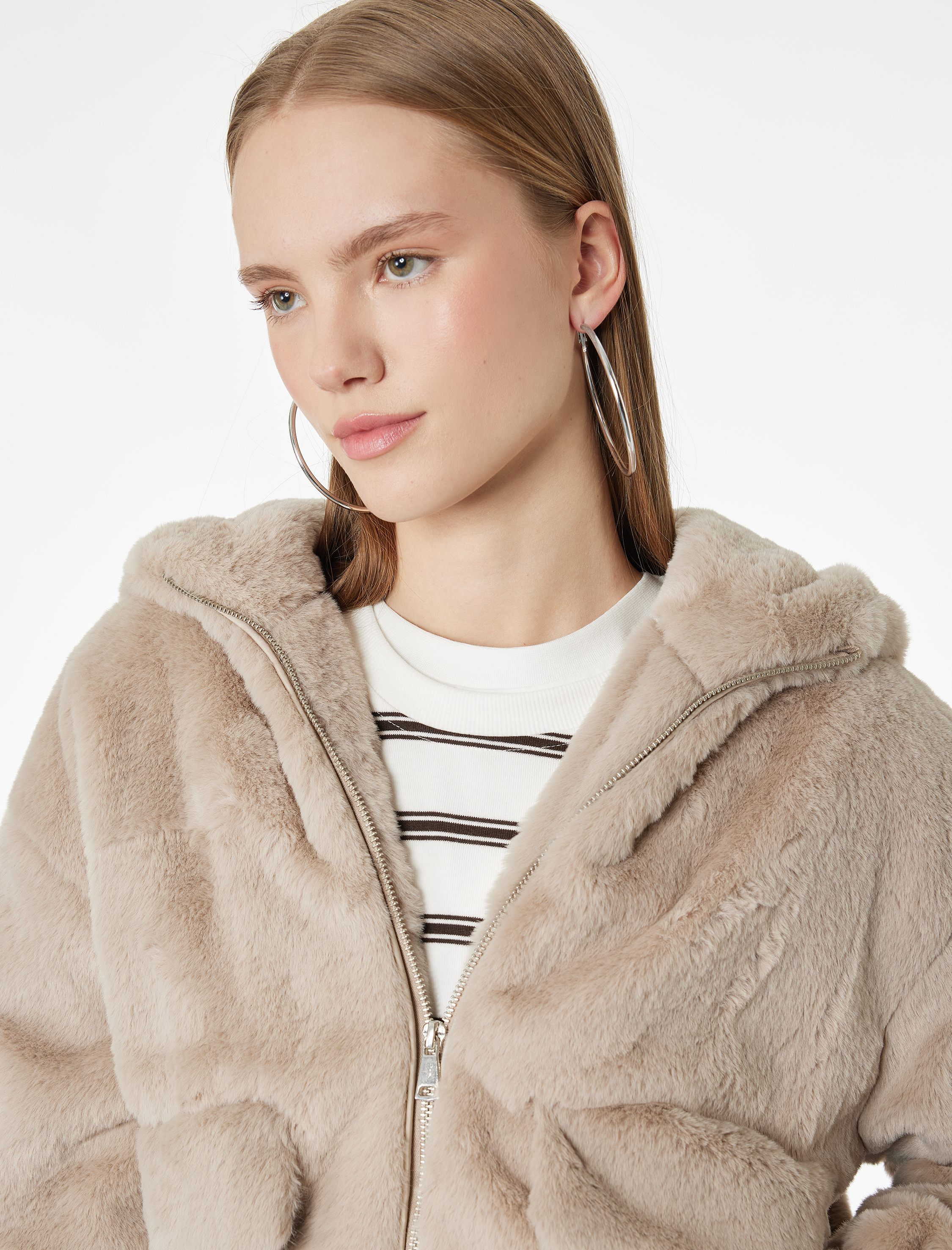   Cep Detaylı Uzun Kollu Fermuarlı Kapüşonlu Suni Kürk Ceket