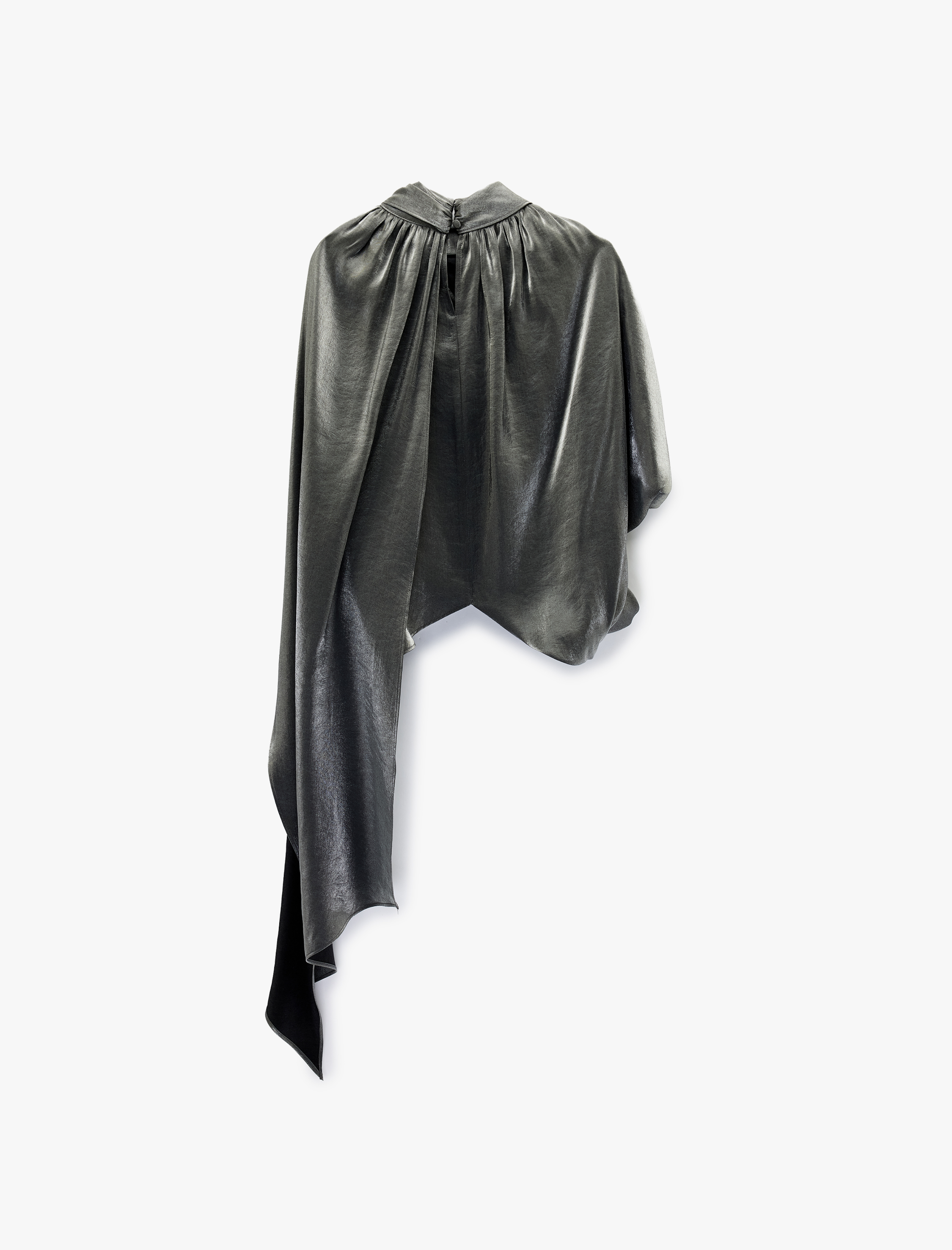   Asimetrik Kesim Kolsuz Dik Yaka Saten Pelerin Bluz