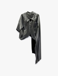 Asimetrik Kesim Kolsuz Dik Yaka Saten Pelerin Bluz