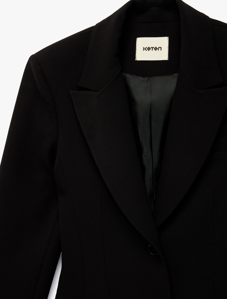 Koton Kadın Geniş Yaka Düğmeli Slim Fit Peplum Blazer Ceket