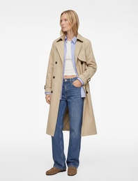 Uzun Kollu Kemer Detaylı Düğmeli Kruvaze Yaka Trençkot