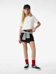 Pamuklu Kısa Kollu Bisiklet Yaka Fiyonk Baskılı Tişört