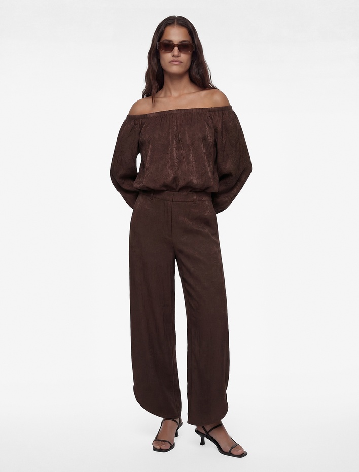  Uzun Balon Kollu Açık Omuz Dokulu Saten Bluz