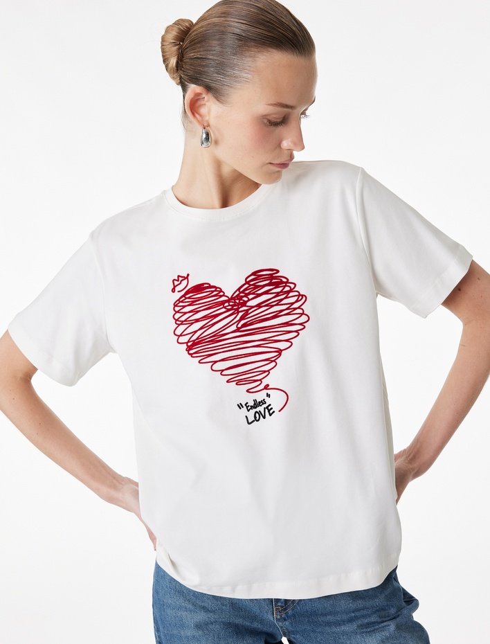  Pamuklu Kalp Baskılı Kısa Kollu Bisiklet Yaka Tişört