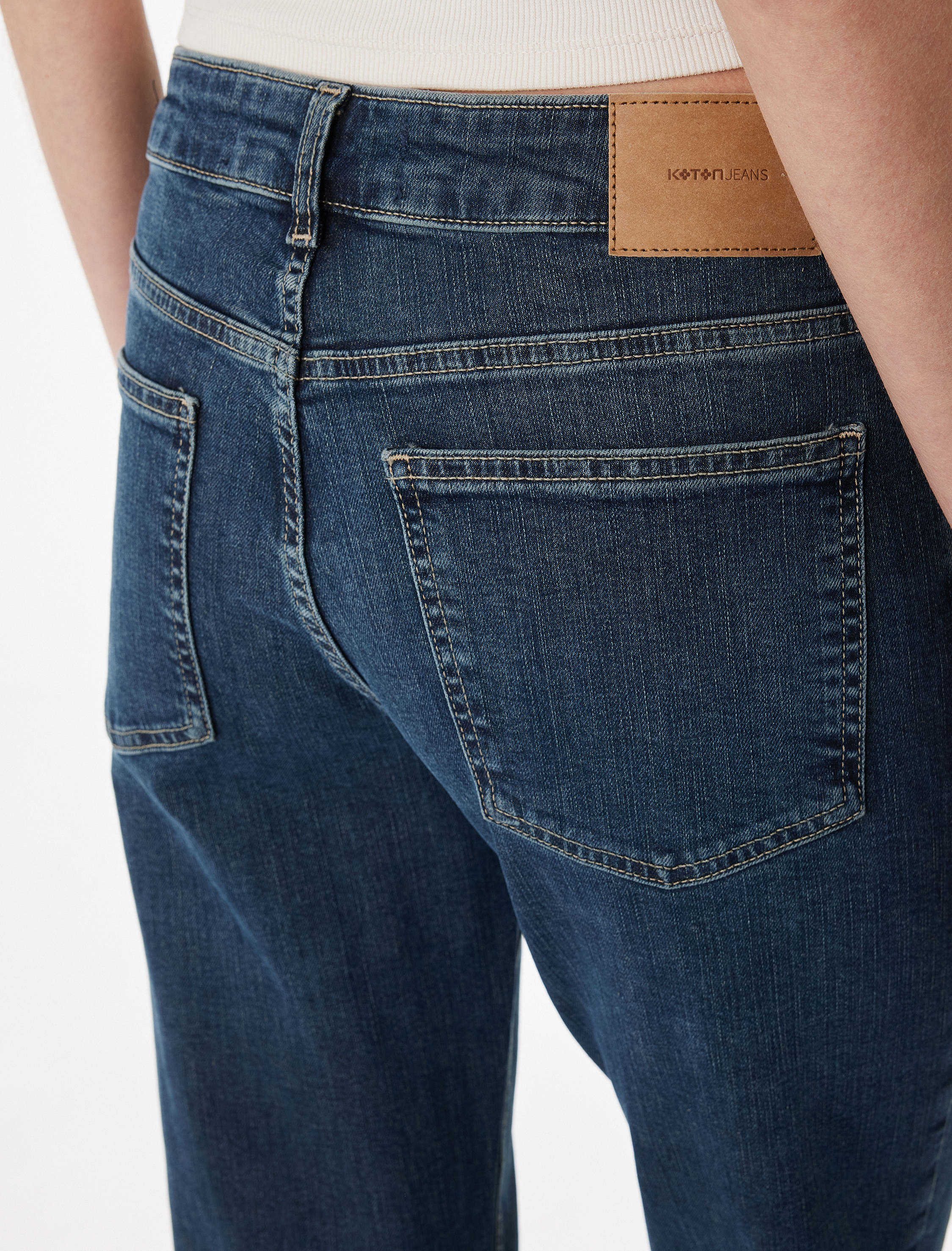   Düz Paça Cepli Düğmeli Normal Bel Pamuklu Straight Fit Denim Pantolon - Straight Jeans