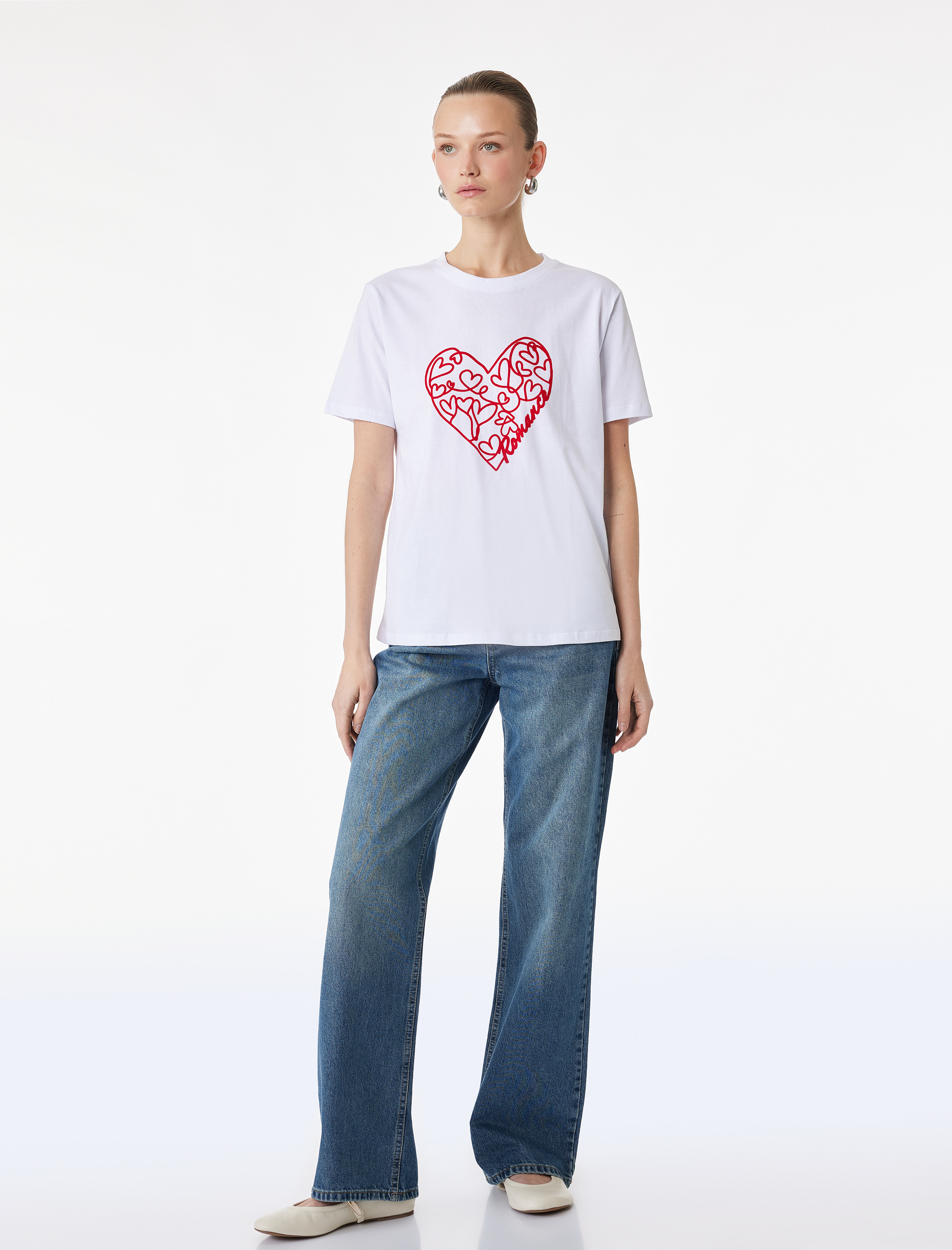   Pamuklu Kısa Kollu Bisiklet Yaka Kalpli Tişört