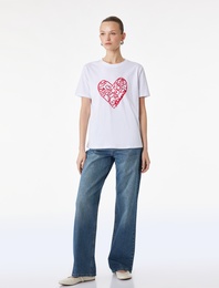 Pamuklu Kısa Kollu Bisiklet Yaka Kalpli Tişört