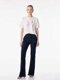 Pamuklu Kısa Kollu Bisiklet Yaka Fiyonk Aplike Detaylı Tişört