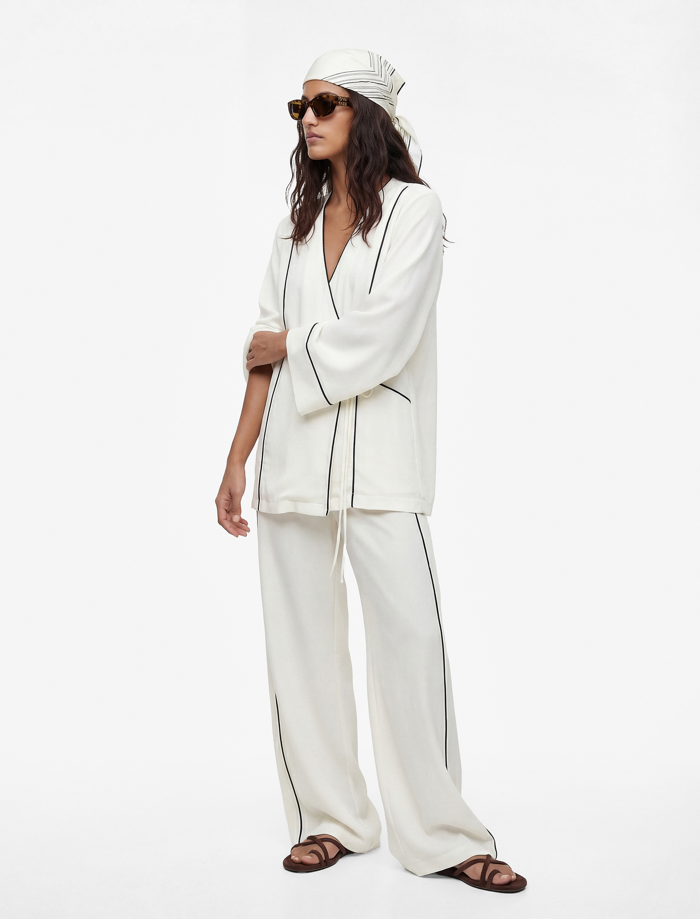   Rahat Kalıp Uzun Kollu Bağlama Detaylı Viskon Kruvaze Kimono