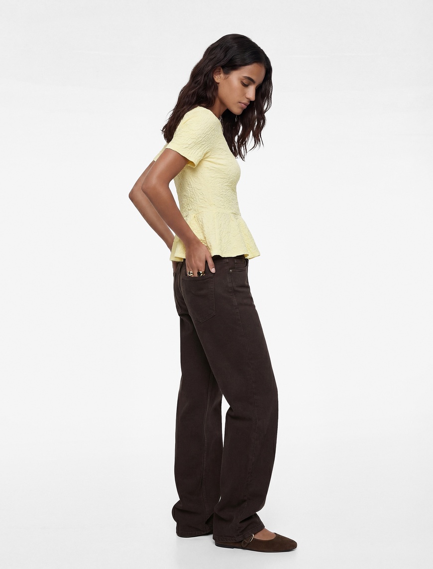 Koton Kadın Slim Fit Bisiklet Yaka Kısa Kollu Dokulu Peplum Bluz