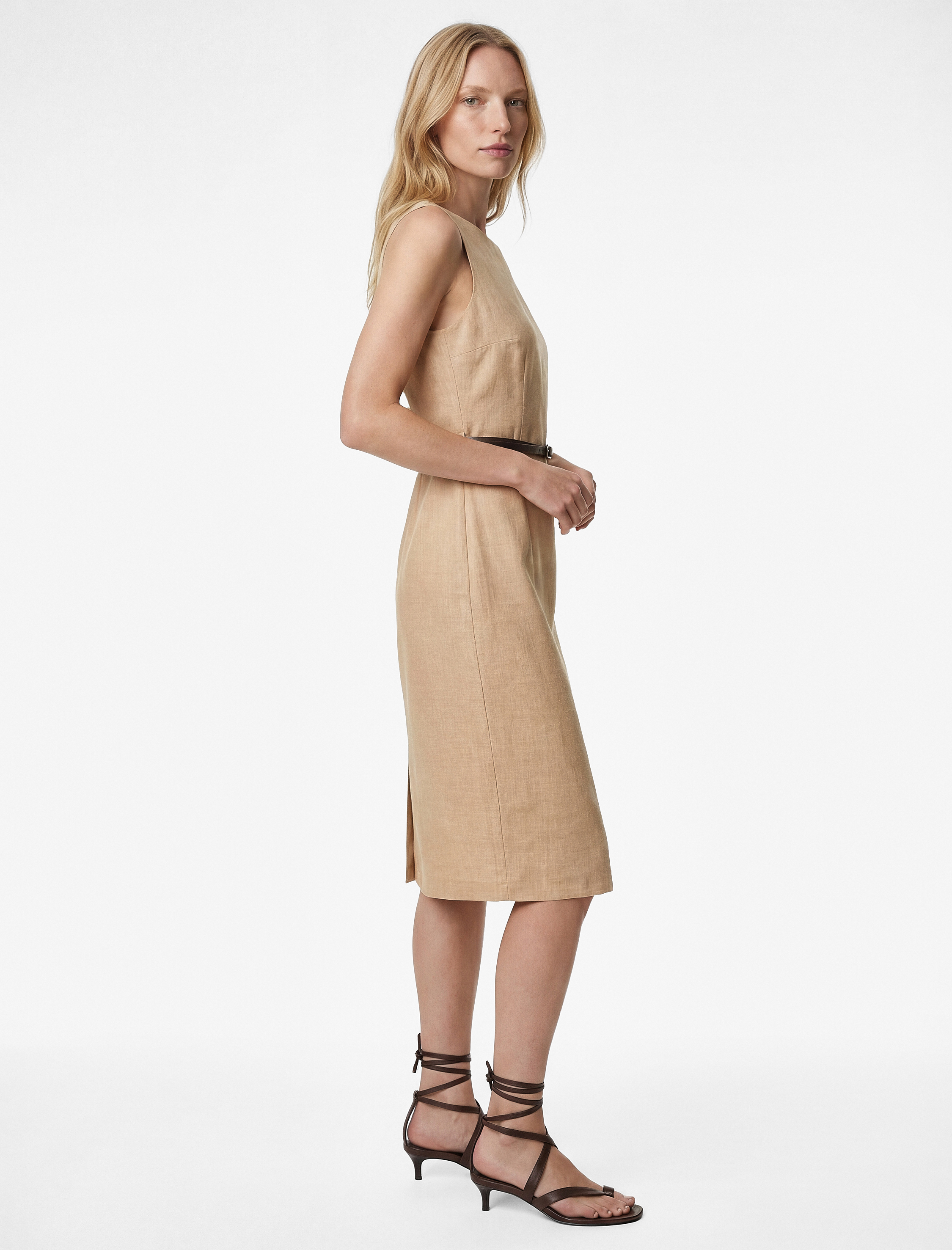   Kemer Detaylı Slim Fit Kolsuz Bisiklet Yaka A Kesim Midi Elbise