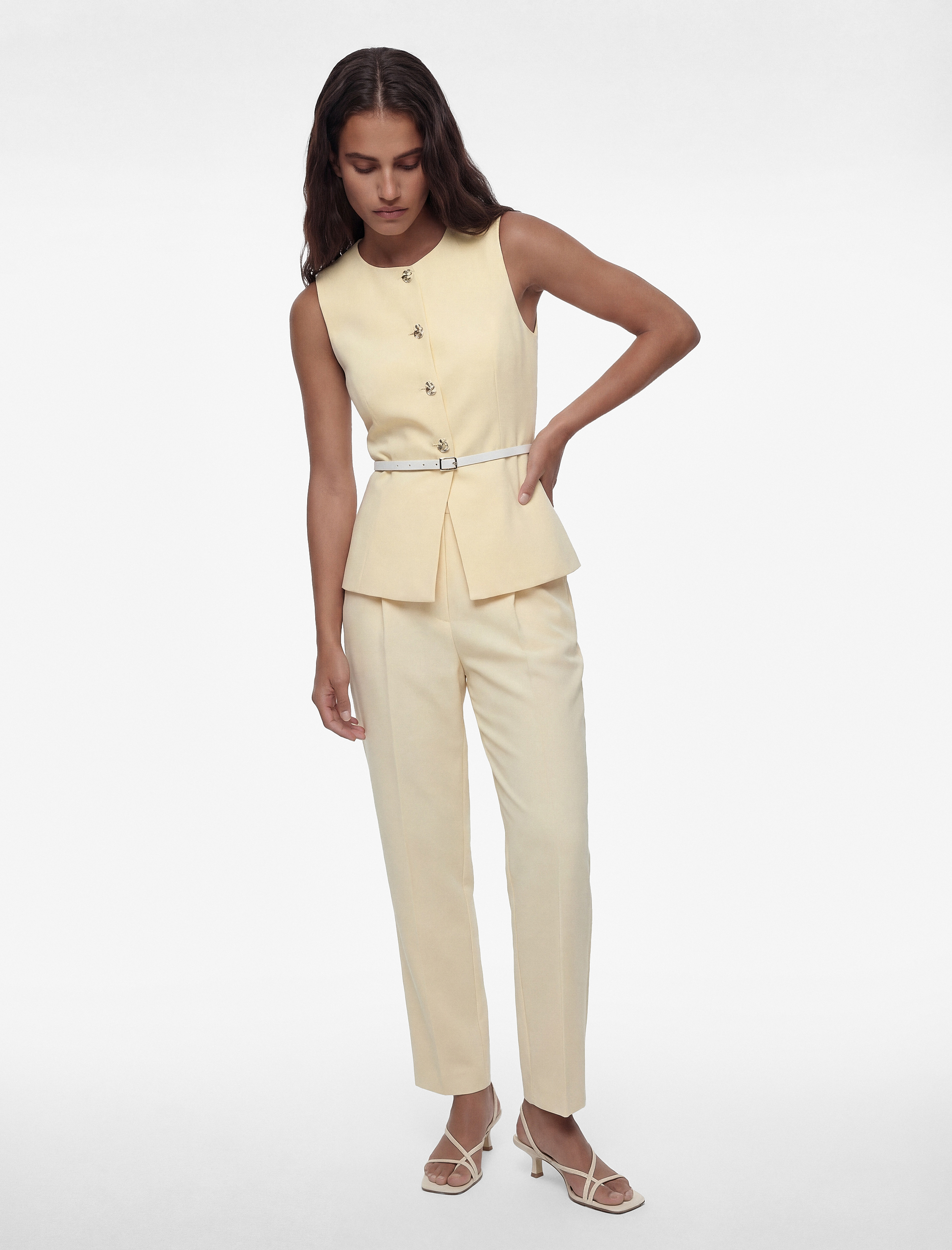   Krep Kumaş Cepli Pile Detaylı Yüksek Bel Havuç Pantolon