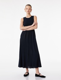 Kolsuz Yuvarlak Yaka Çan Kesim Uzun Triko Elbise