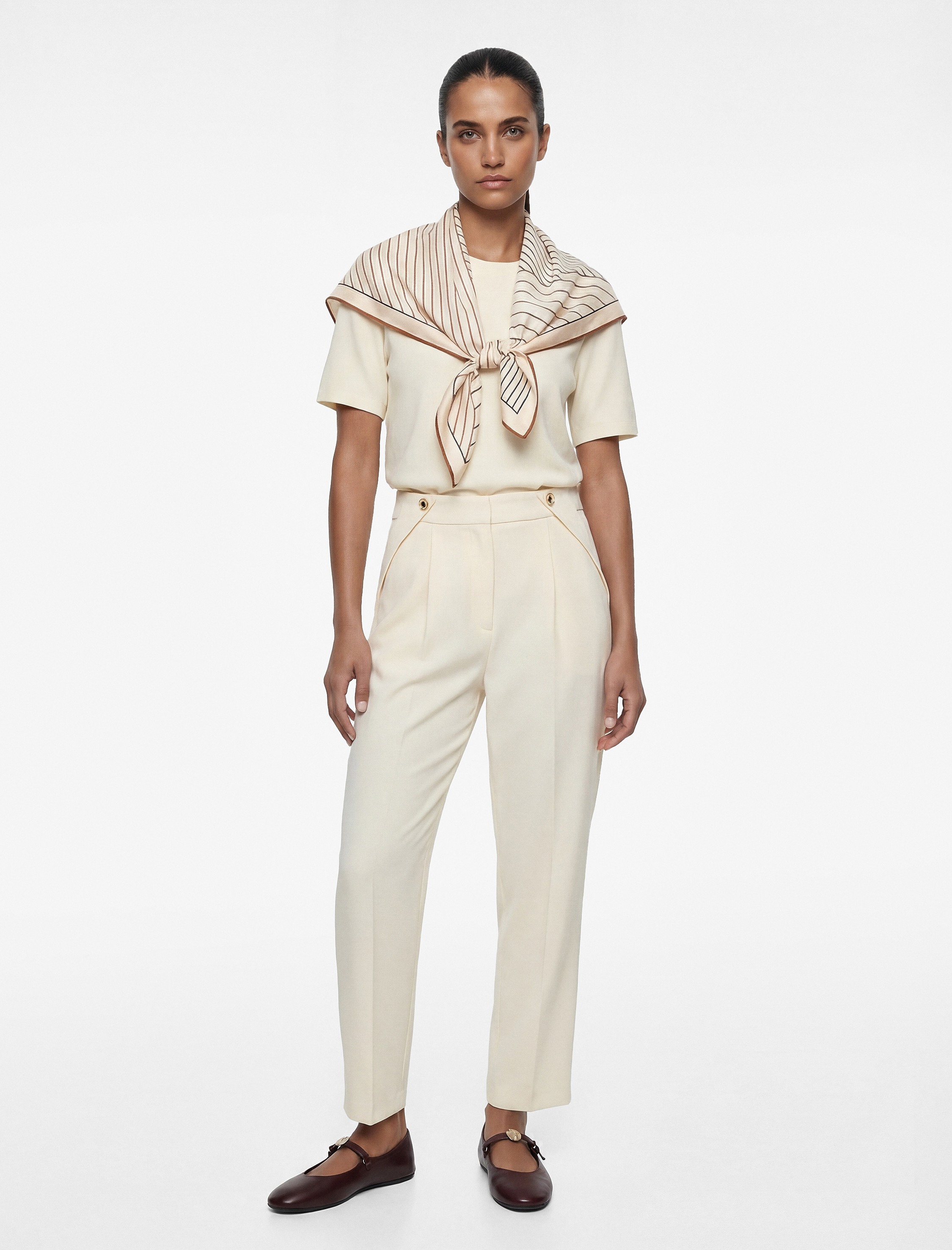   Krep Kumaş Aksesuar Detaylı Cepli Yüksek Bel Havuç Pantolon